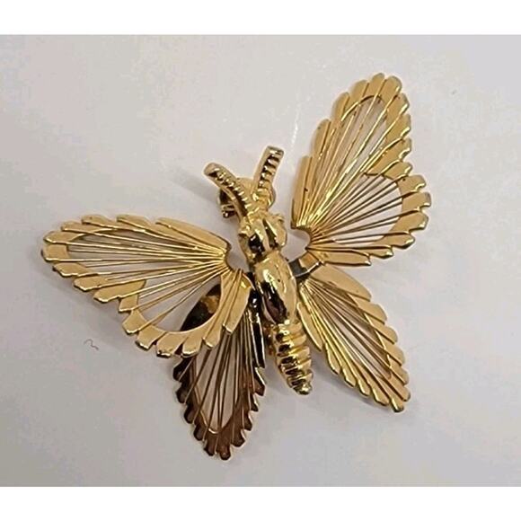 Vintage MONET Butterfly Reticulated Gold Tone Open Work Brooch Lapel Pin‎ Signed - Picture 1 of 4
